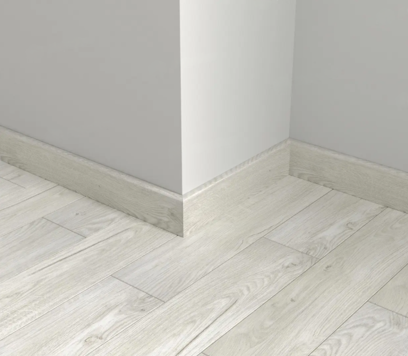 Плинтус Alpine Floor Parquet Light Снежный SK 13-11 2200×80×12,5 фото в интерьере